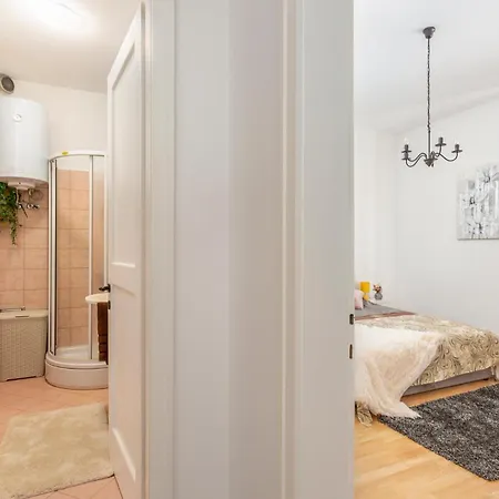 Apartment 1 Bedroom Lovely In Rijeka
