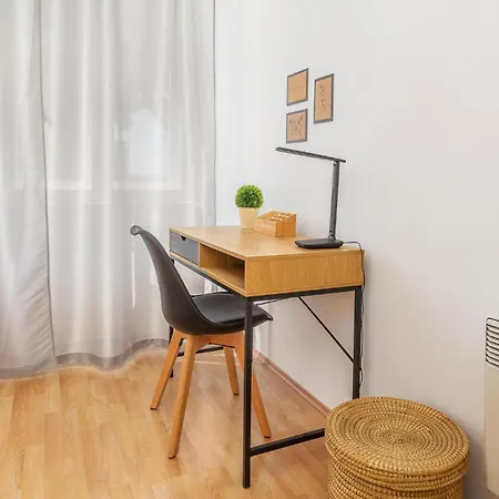 1 Bedroom Lovely In Apartment *