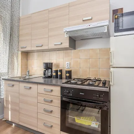 Apartment 1 Bedroom Lovely In *
