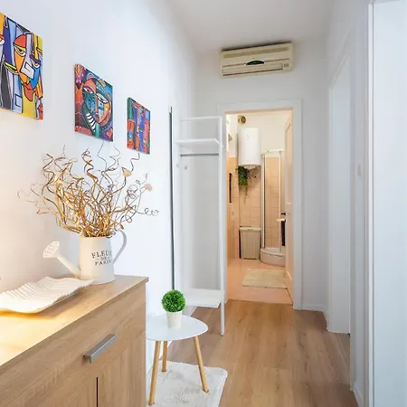 1 Bedroom Lovely In Apartment Rijeka